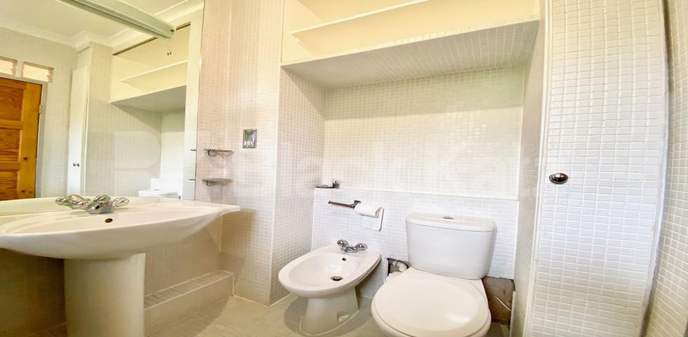 			VIDEO VIEWING AVAILABLE!, 2 Bedroom, 1 bath, 1 reception Apartment			 Cruikshank Street , ANGEL-KINGS CROSS